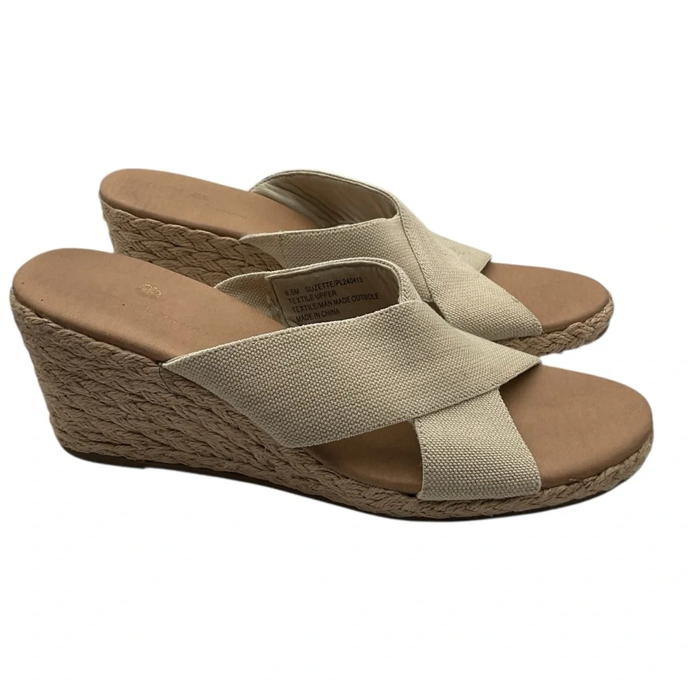 Tommy Bahama Women's‎ Beige Cross-Strap Sandals size 9.5